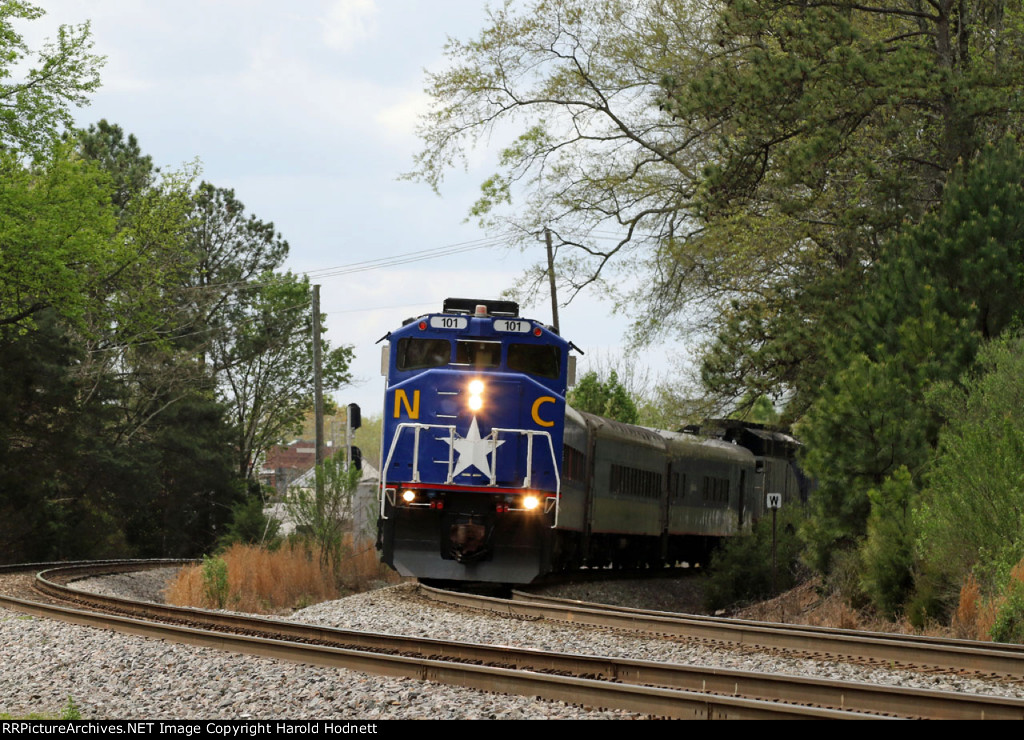 RNCX 101 leads train P074-28 away from the station